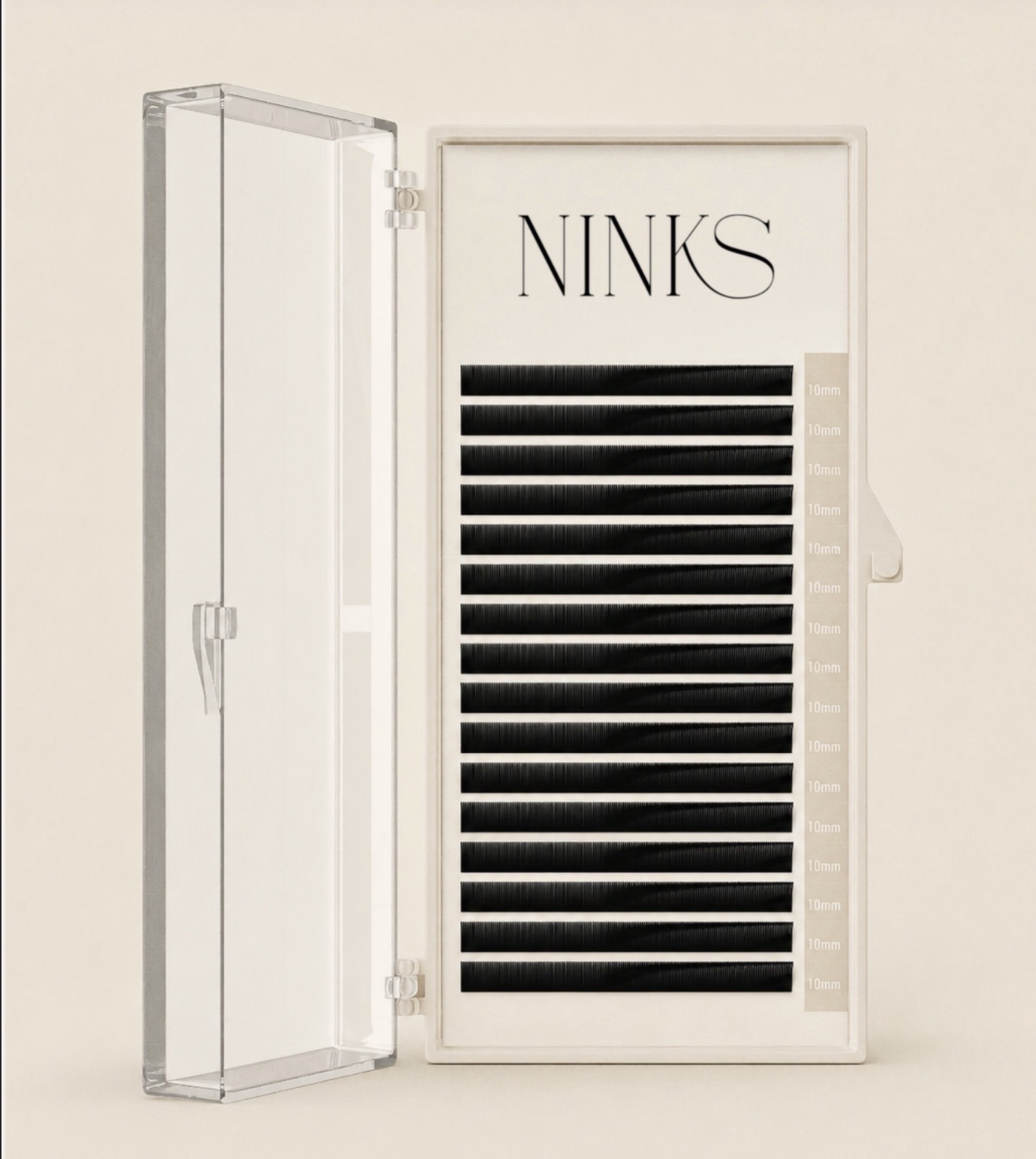 Ninks lash tray open, showing rows of individual lashes